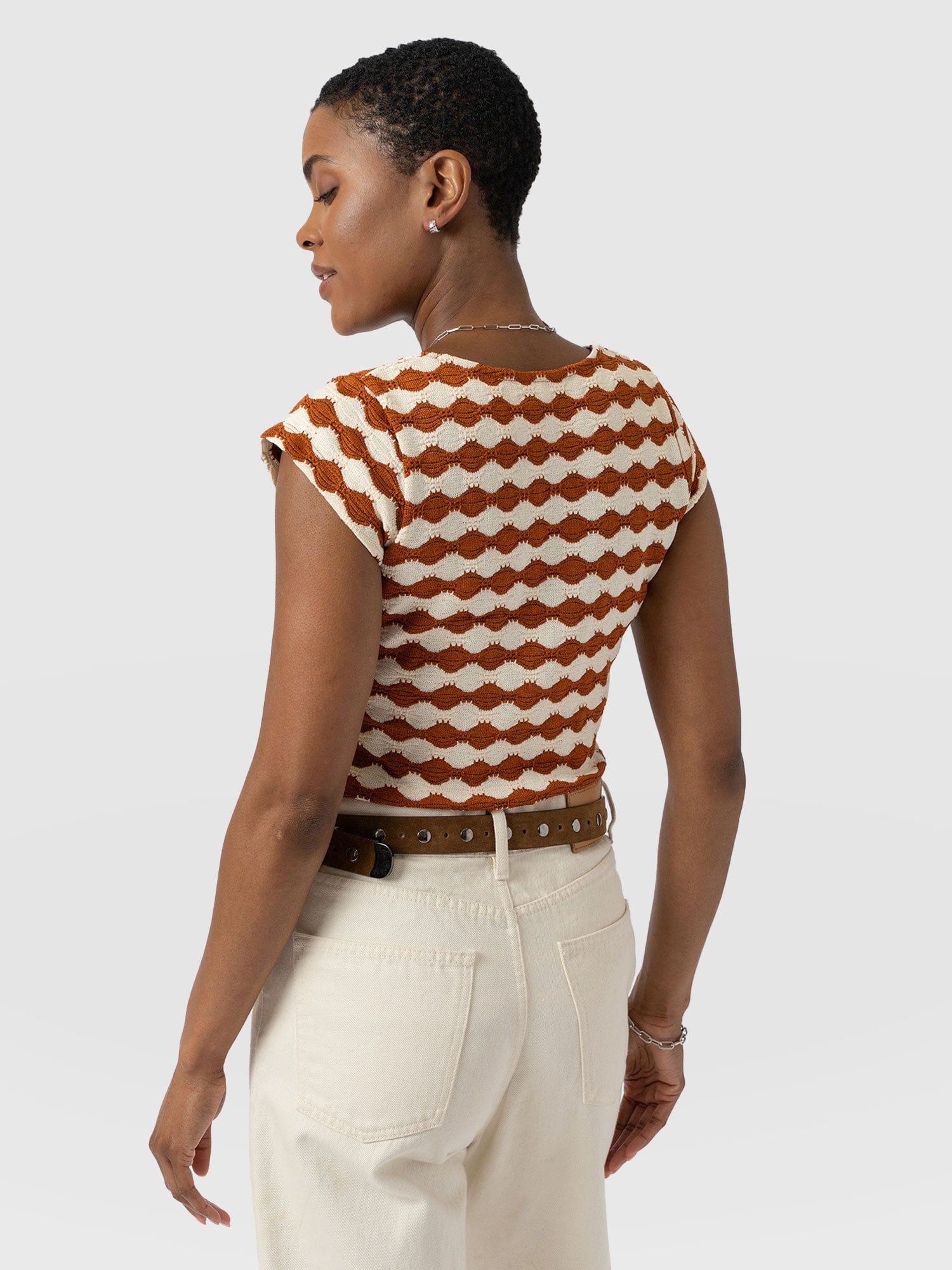 Elise Scoop Neck Tee - Brown/Cream - Women's T-Shirts | Saint + Sofia® USA